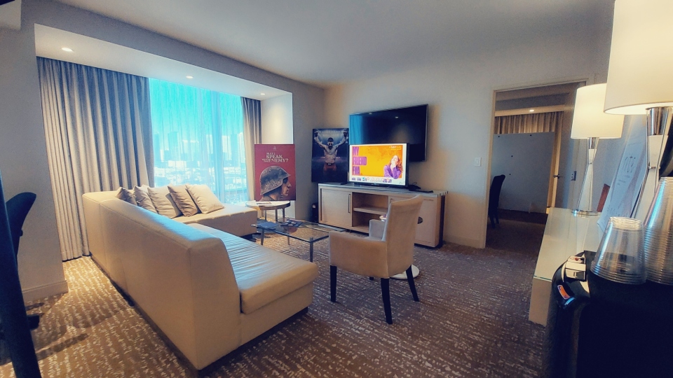 test text under image